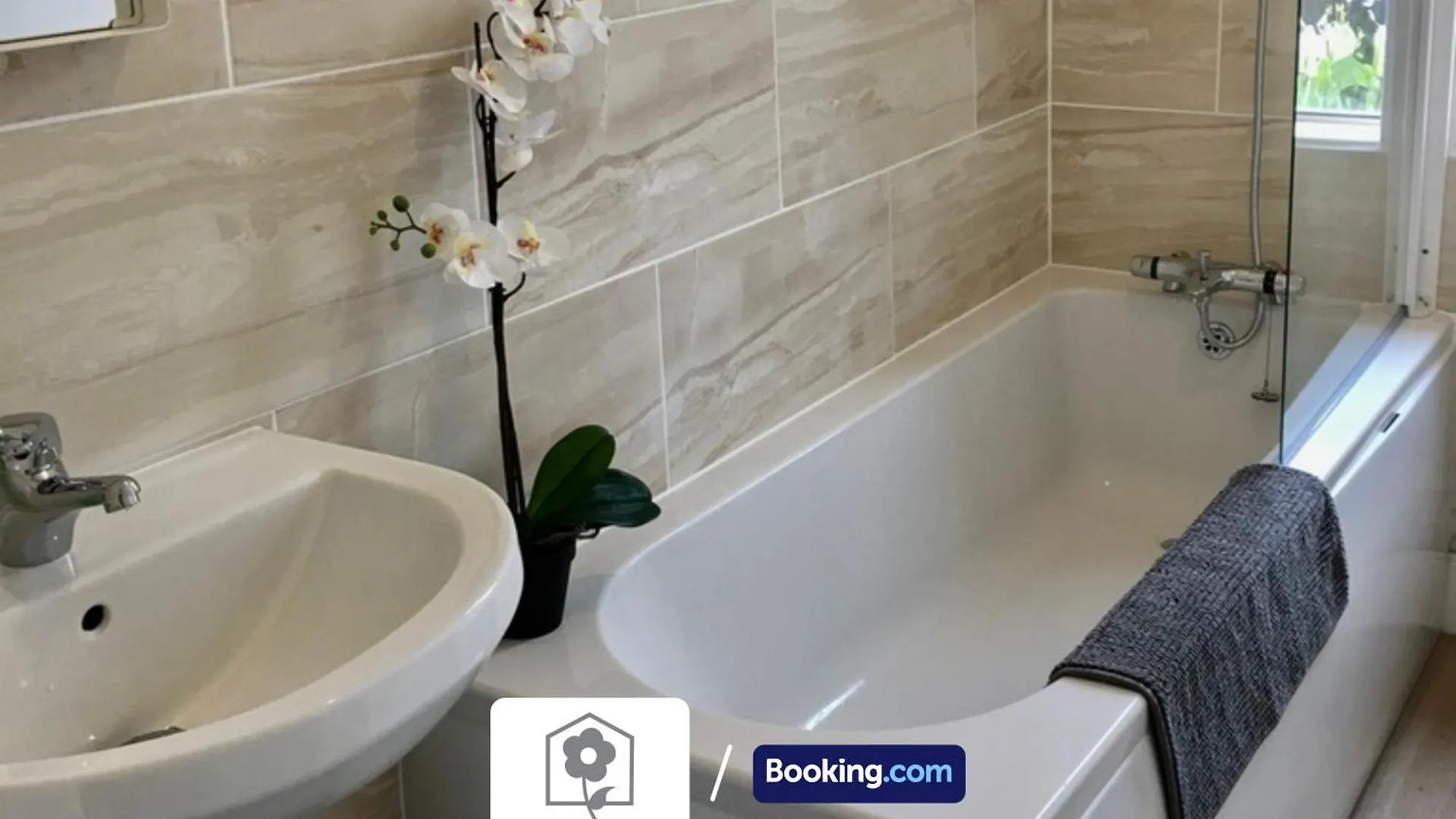 Netley Village Apartment: Serviced Stay with Free Wi-Fi in Southampton Hamble-le-Rice 0*,  United Kingdom