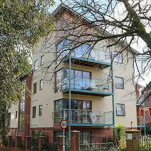  Apartment Serviced